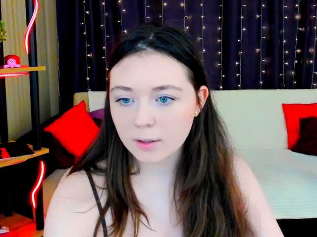 AlluringLookk live cam on BongaCams