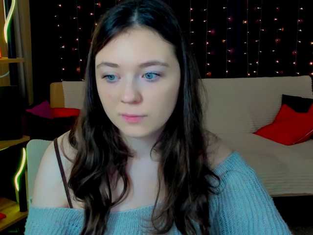 AlluringLookk webcam bongacams model stream image