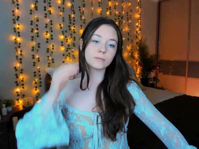 AlluringLookk live cam on BongaCams