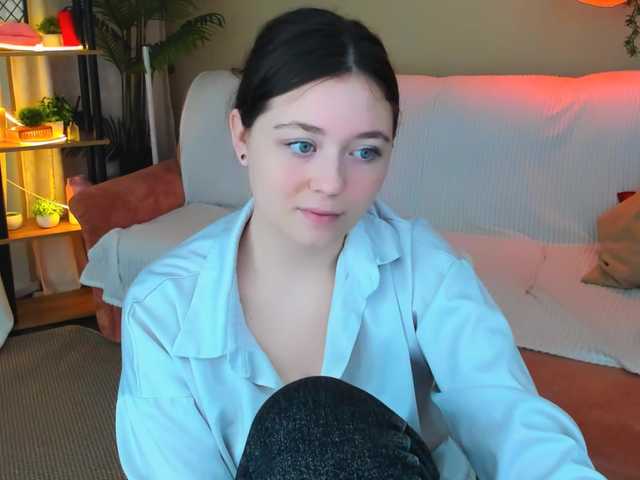 AlluringLookk live cam preview