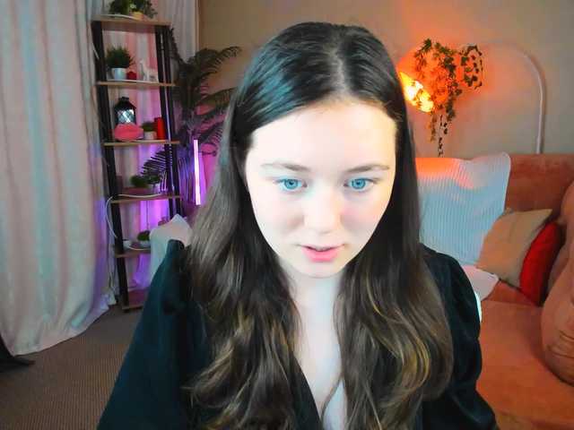 AlluringLookk live cam on BongaCams