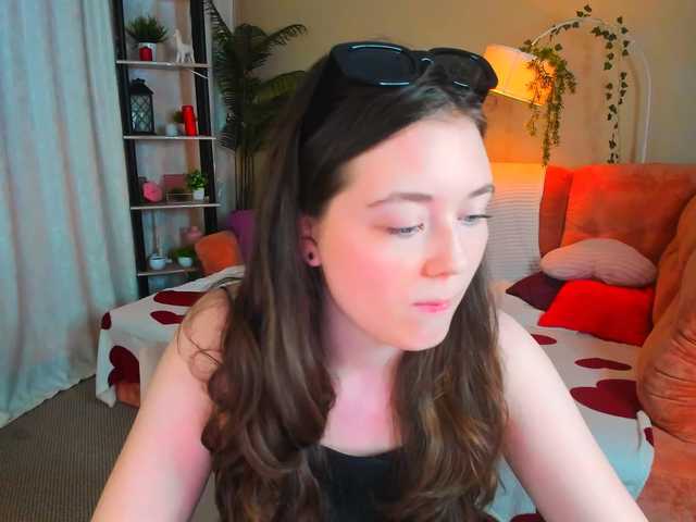 AlluringLookk live cam on BongaCams