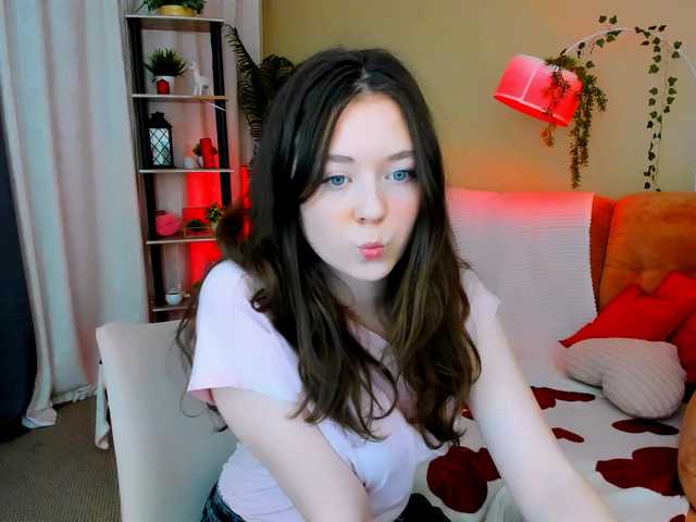 AlluringLookk live cam on BongaCams