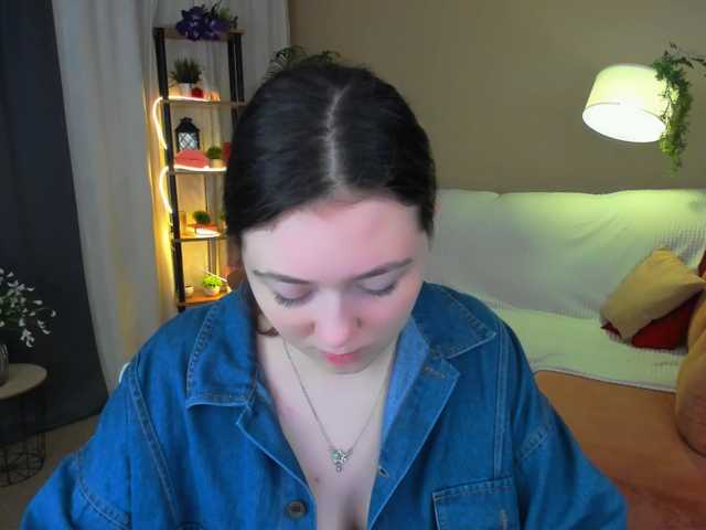 AlluringLookk live cam on BongaCams