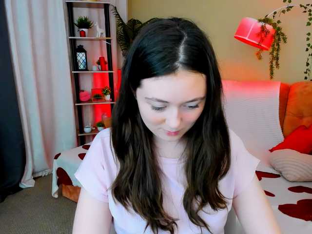 le modèle AlluringLookk est en webcam porno dans un show sur le site bongacams, il possède les tags suivants: White/Caucasian,Brunette,Shaved