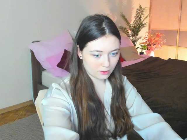 AlluringLookk's BongaCams show and profile