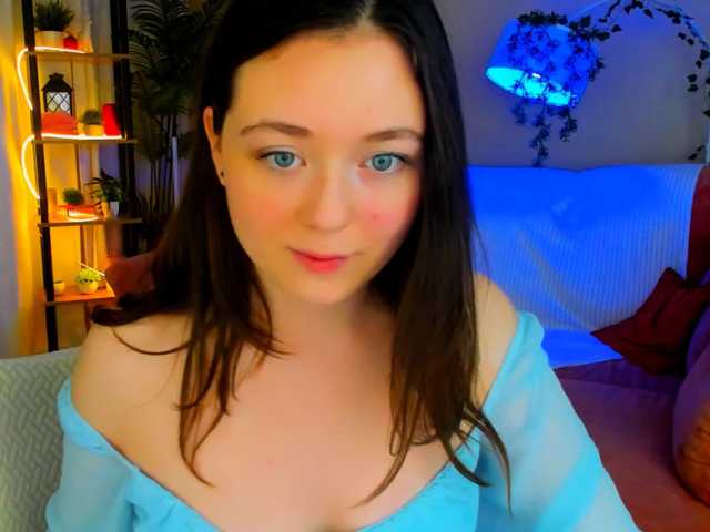 AlluringLookk live cam on BongaCams