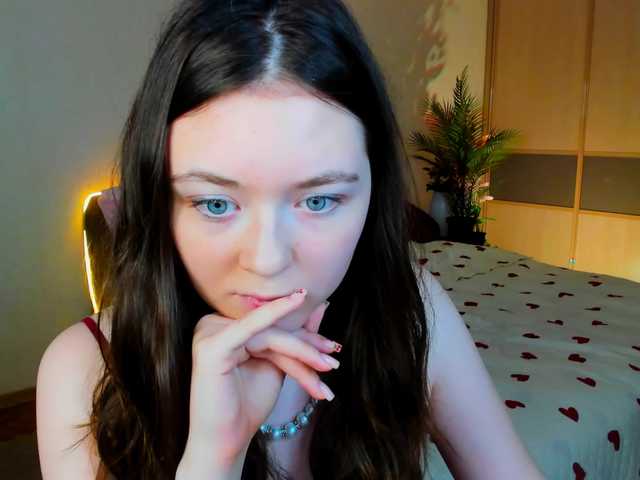 AlluringLookk webcam
