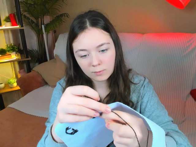 AlluringLookk — live female cam