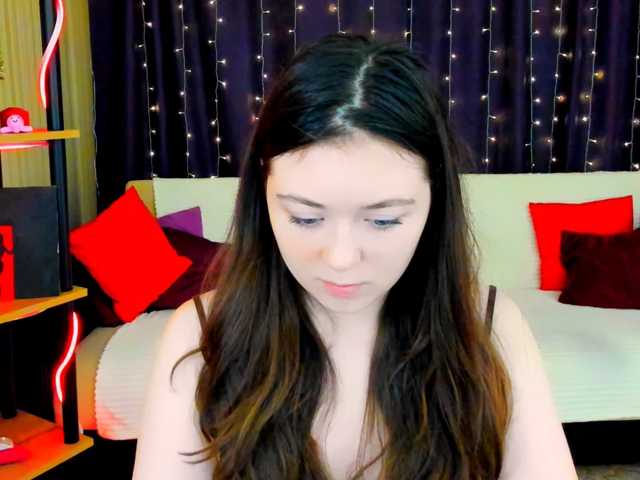 AlluringLookk live cam on BongaCams