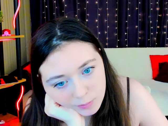 AlluringLookk live cam on BongaCams