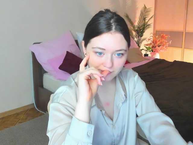 AlluringLookk's BongaCams show and profile