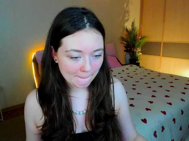 AlluringLookk live cam on BongaCams