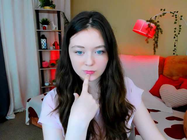 le modèle AlluringLookk est en webcam porno dans un show sur le site bongacams, il possède les tags suivants: White/Caucasian,Brunette,Shaved