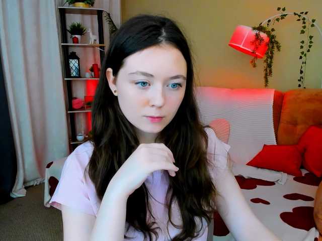 AlluringLookk live cam on BongaCams