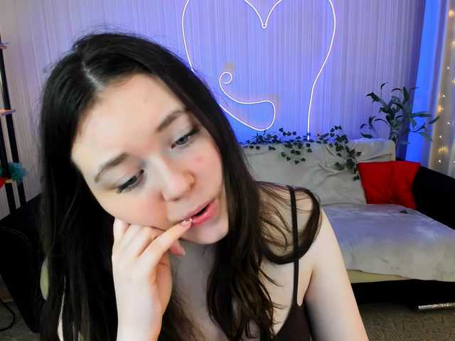 AlluringLookk live cam on BongaCams