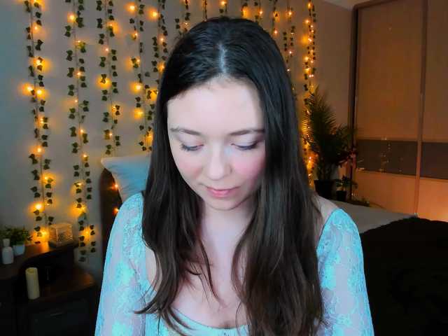 AlluringLookk live cam on BongaCams