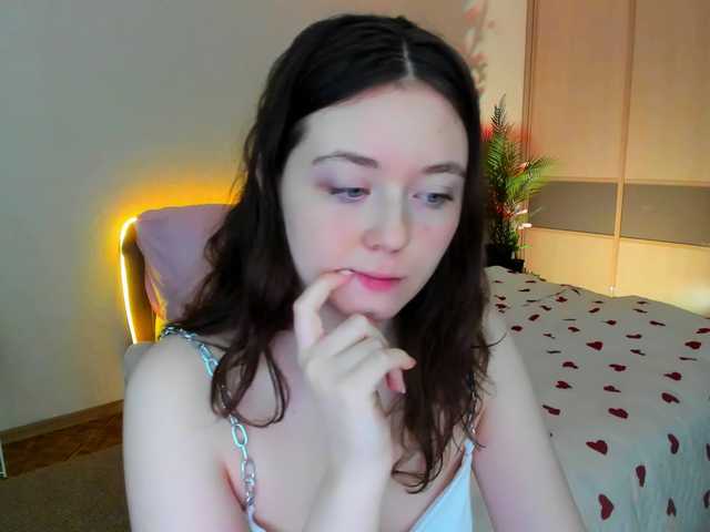 AlluringLookk live cam on BongaCams