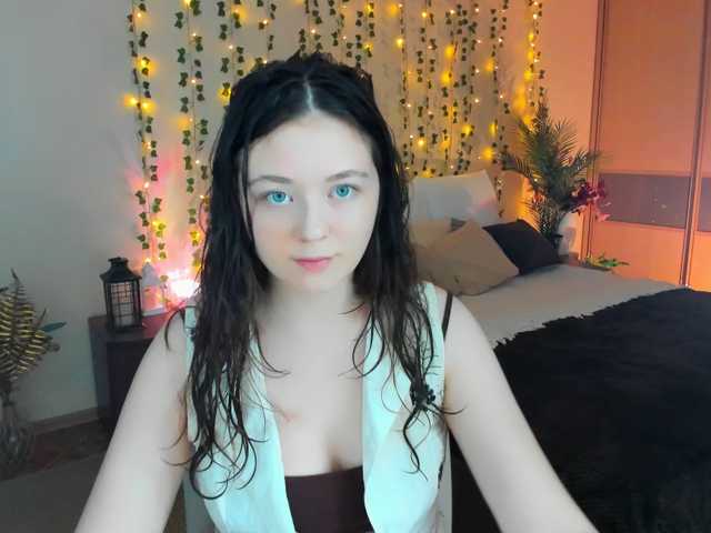 AlluringLookk live cam on BongaCams
