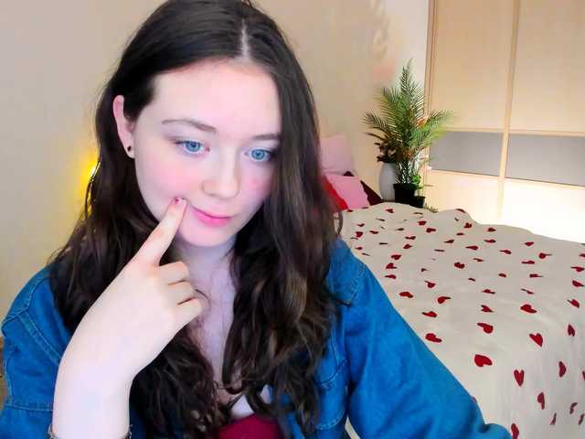 AlluringLookk live cam on BongaCams