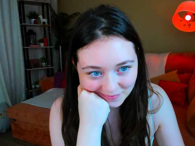 AlluringLookk live cam on BongaCams