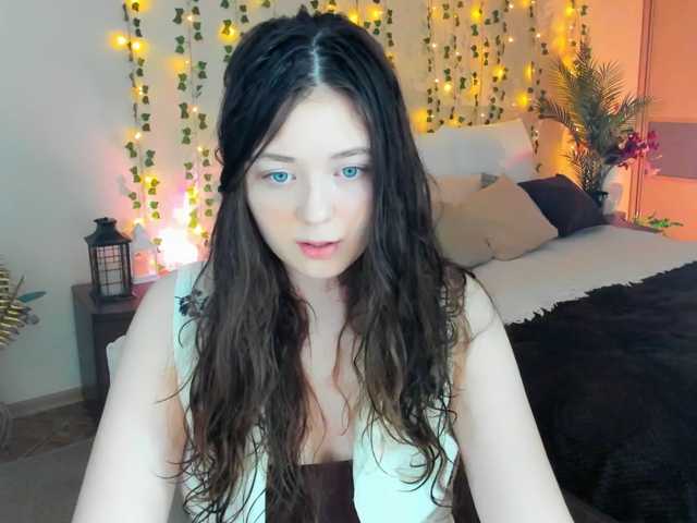 AlluringLookk live cam on BongaCams