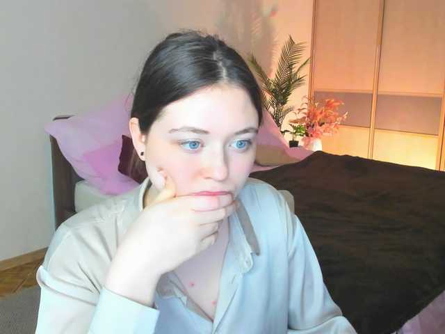 AlluringLookk's BongaCams show and profile