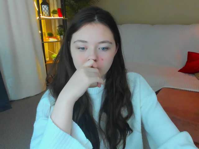 AlluringLookk live cam preview