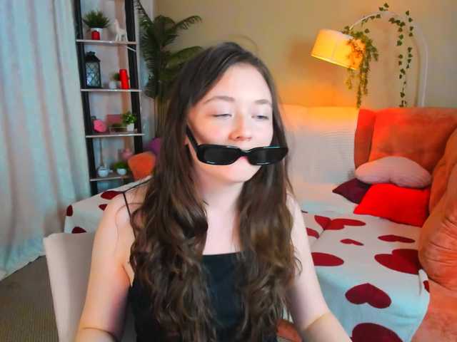 AlluringLookk live cam on BongaCams