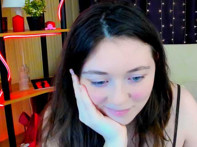 AlluringLookk live cam on BongaCams