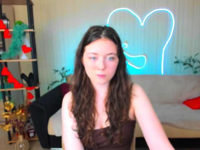 AlluringLookk live cam on BongaCams