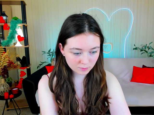 AlluringLookk live cam on BongaCams