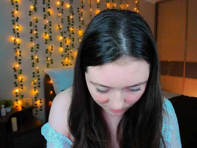 AlluringLookk live cam on BongaCams