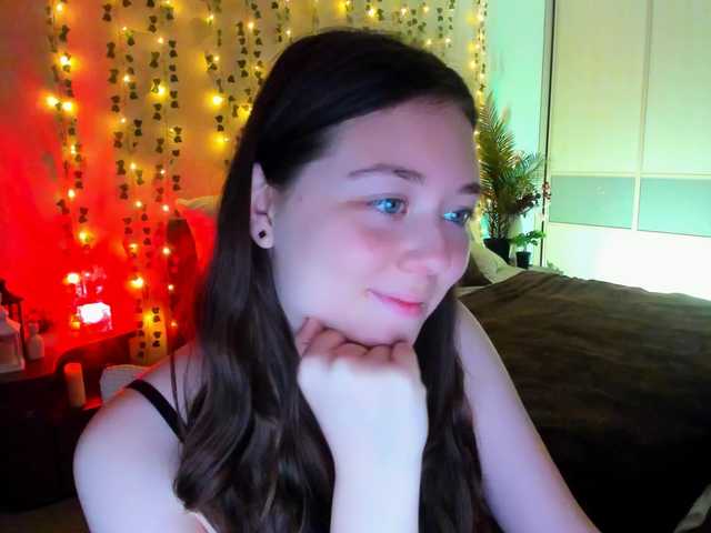 AlluringLookk live cam on BongaCams