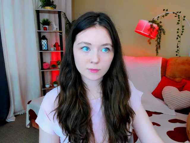 AlluringLookk live cam on BongaCams
