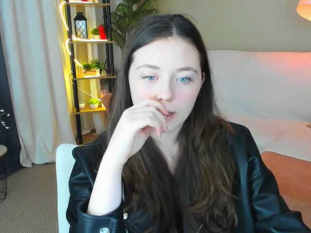 AlluringLookk live cam on BongaCams