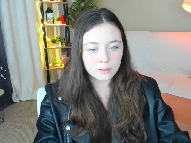 AlluringLookk live cam on BongaCams