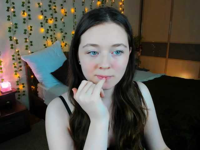 AlluringLookk live cam on BongaCams