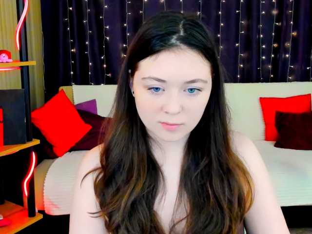AlluringLookk live cam on BongaCams