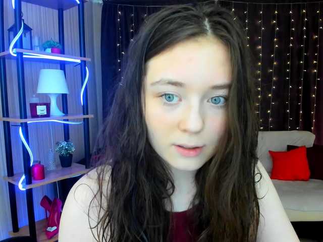 AlluringLookk live cam on BongaCams