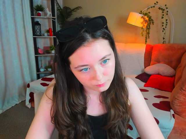 AlluringLookk live cam on BongaCams