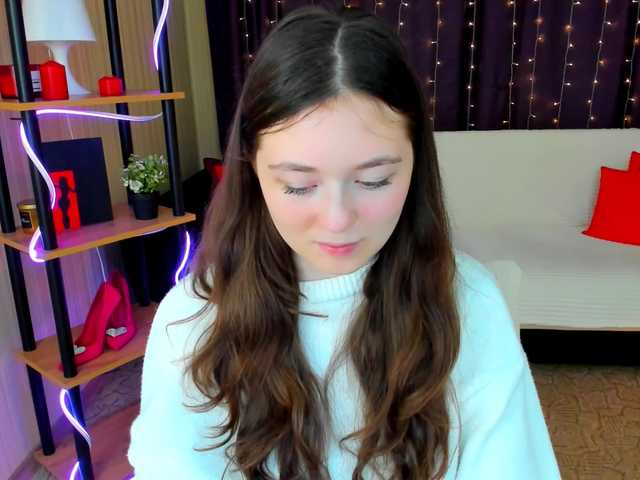 AlluringLookk live cam preview