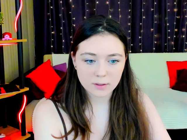 AlluringLookk live cam on BongaCams