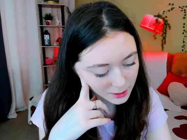 AlluringLookk Live Webcam on BongaCams