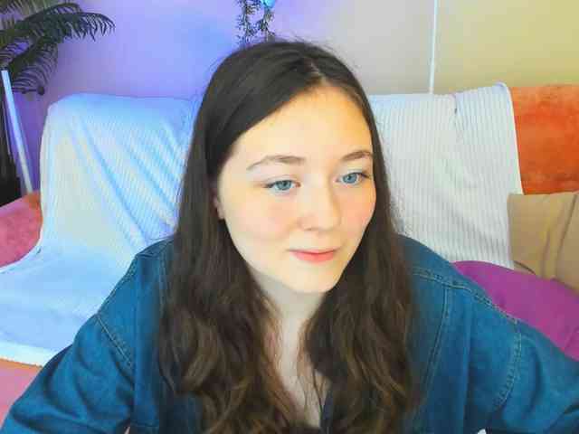AlluringLookk — live female cam on BongaCams