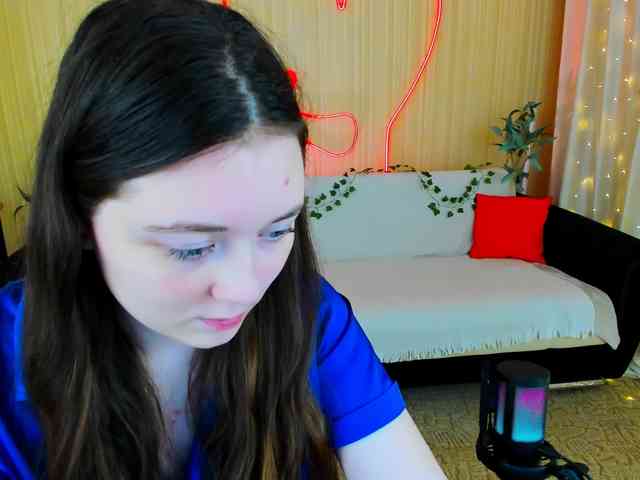 AlluringLookk webcam