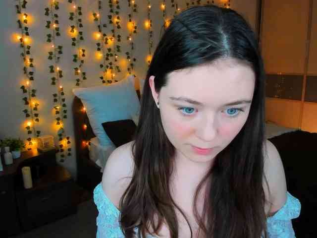 AlluringLookk webcam