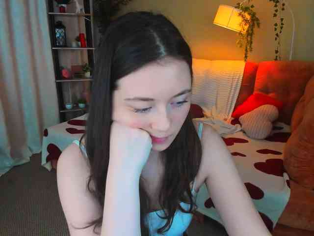AlluringLookk webcam