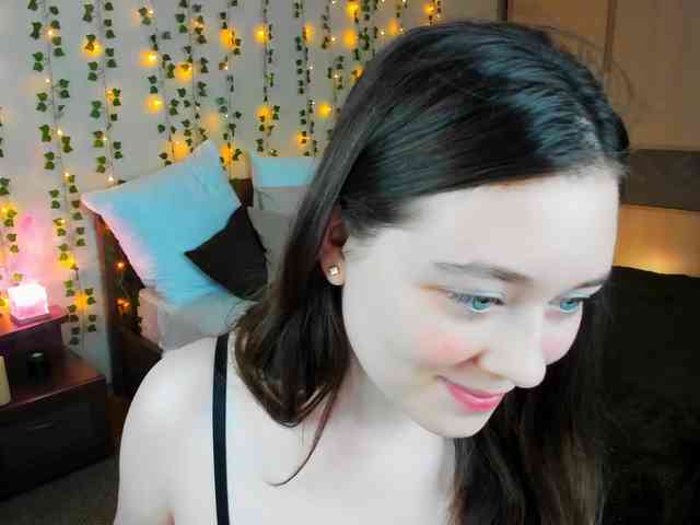 AlluringLookk webcam