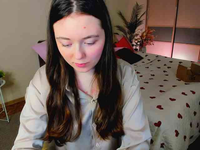 AlluringLookk webcam